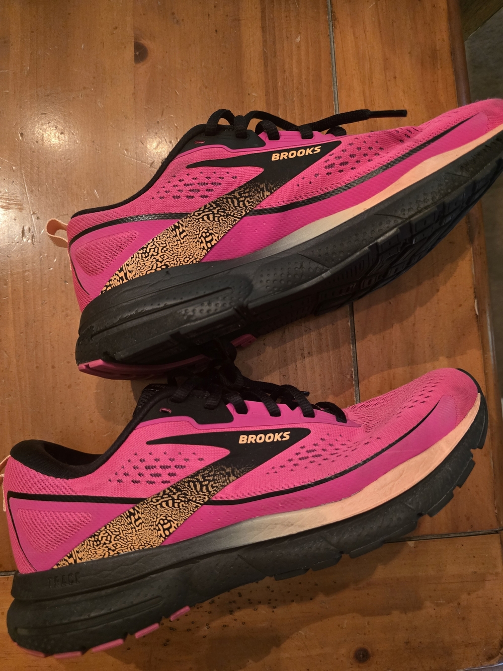 Brooks Trace 3 Size 9.5 Women's Running Shoes - Hot Pink/Black